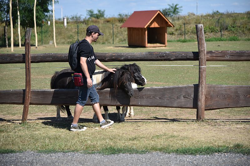 Prodejce Petr strávil den v zooparku společně se svou ženou